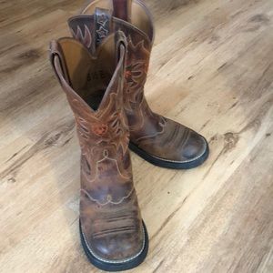 Ariat cowgirl boots
